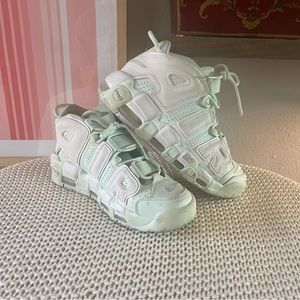 Womens Nike Air Sneakers size 7.5